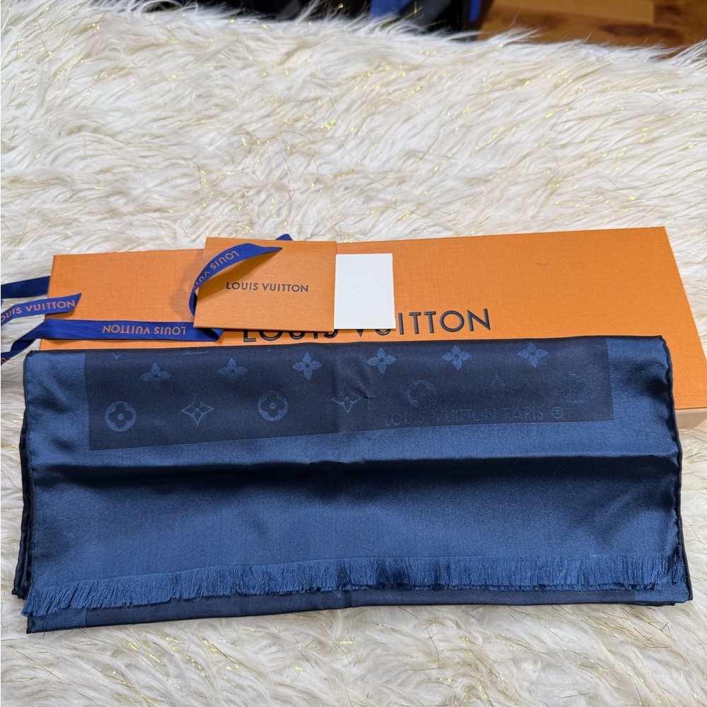 Louis Vuitton Navy Blue Scarf with box